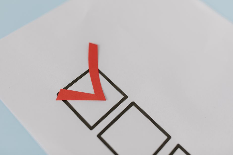 Checklist graphic displaying TikTok's technical username requirements and constraints