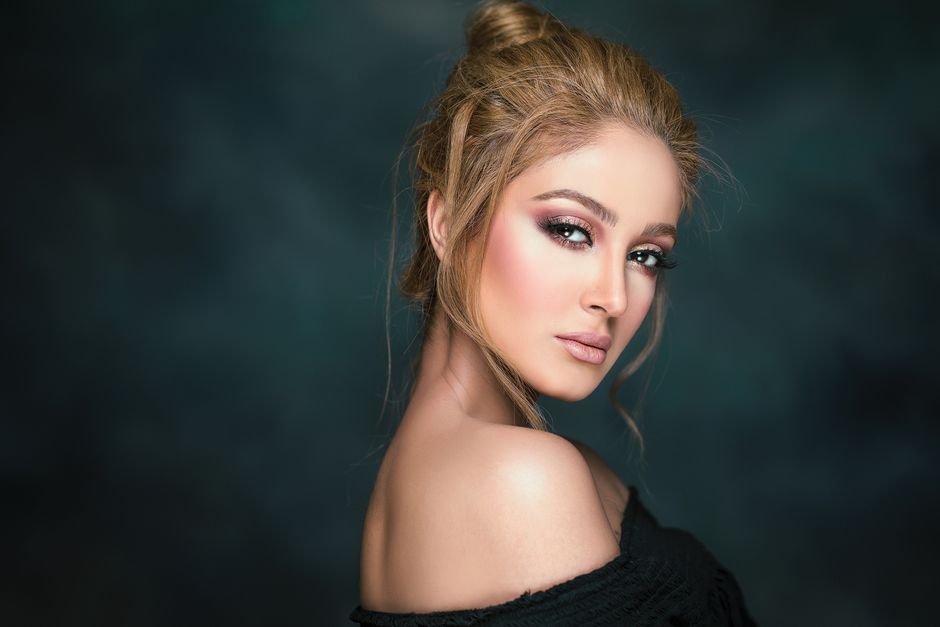 Glamorous beauty and fashion creator with a chic username overlay on screen