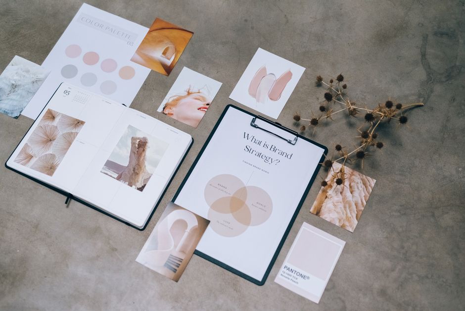 Moodboard graphic comparing edgy cyberpunk handles with soft pastel aesthetic nicknames